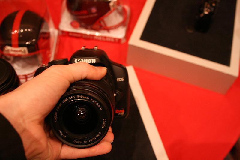Illustration for article titled First Canon EOS Digital Rebel XSi Hands On: Your XTi Is Now Junk